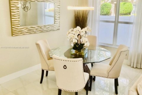 Villa ou maison à vendre à Miami, Floride: 4 chambres, 278.71 m2 № 1958384 - photo 5