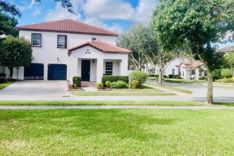 Villa ou maison à vendre à Miami, Floride: 4 chambres, 278.71 m2 № 1958384 - photo 1