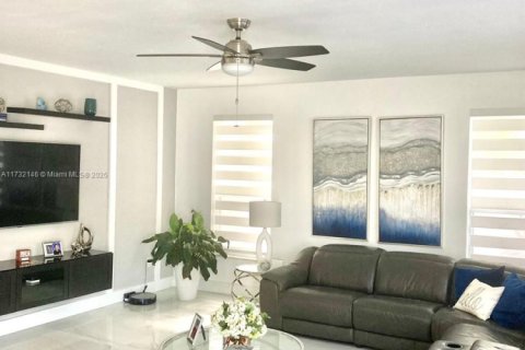 Villa ou maison à vendre à Miami, Floride: 4 chambres, 278.71 m2 № 1958384 - photo 7