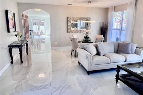 Villa ou maison à vendre à Miami, Floride: 4 chambres, 278.71 m2 № 1958384 - photo 9