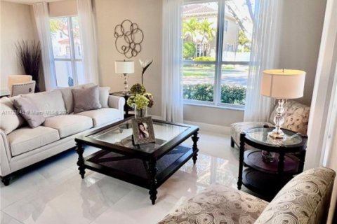 Villa ou maison à vendre à Miami, Floride: 4 chambres, 278.71 m2 № 1958384 - photo 10