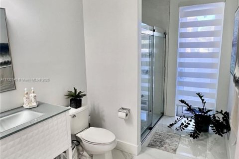 Villa ou maison à vendre à Miami, Floride: 4 chambres, 278.71 m2 № 1958384 - photo 12