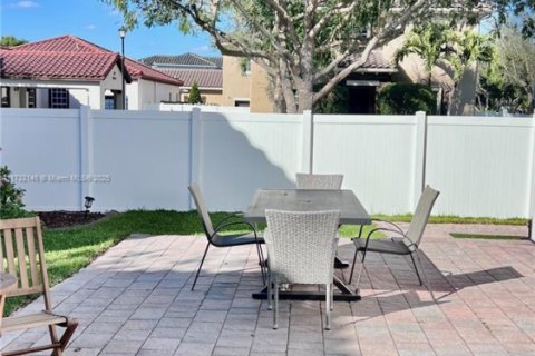 Villa ou maison à vendre à Miami, Floride: 4 chambres, 278.71 m2 № 1958384 - photo 18