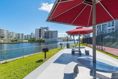 Condo in Hallandale Beach, Florida, 1 bedroom  № 2059261 - photo 30