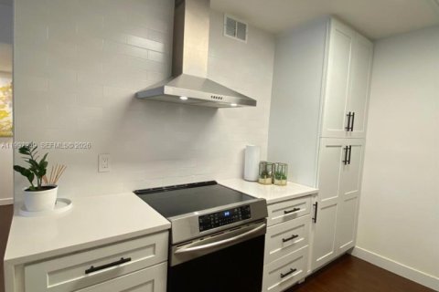 Condo in Hallandale Beach, Florida, 1 bedroom  № 2059261 - photo 29