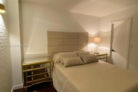 Condo in Hallandale Beach, Florida, 1 bedroom  № 2059261 - photo 17