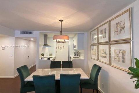 Condo in Hallandale Beach, Florida, 1 bedroom  № 2059261 - photo 27