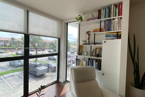 Condo in Hallandale Beach, Florida, 1 bedroom  № 2059261 - photo 7