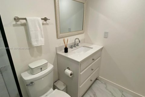 Condo in Hallandale Beach, Florida, 1 bedroom  № 2059261 - photo 21