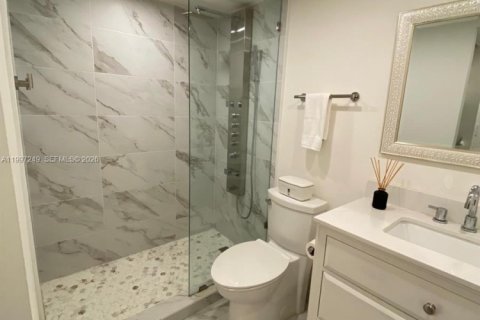 Condo in Hallandale Beach, Florida, 1 bedroom  № 2059261 - photo 14