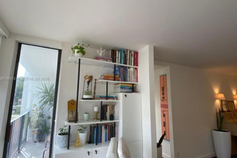 Condo in Hallandale Beach, Florida, 1 bedroom  № 2059261 - photo 8