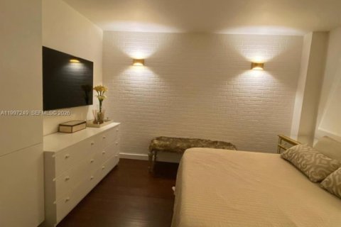 Condo in Hallandale Beach, Florida, 1 bedroom  № 2059261 - photo 16