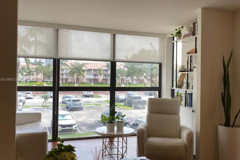 Condo in Hallandale Beach, Florida, 1 bedroom  № 2059261 - photo 23