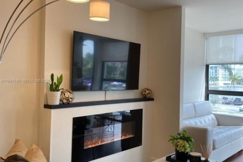 Condo in Hallandale Beach, Florida, 1 bedroom  № 2059261 - photo 9