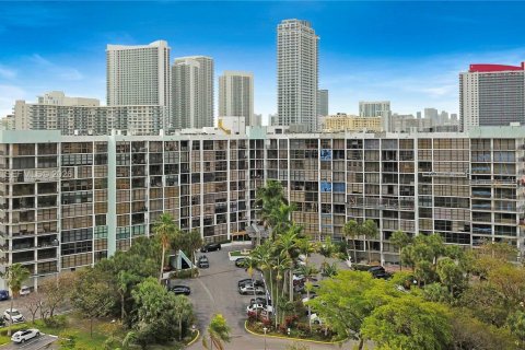 Condo in Hallandale Beach, Florida, 1 bedroom  № 2059261 - photo 4