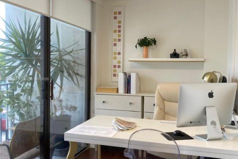 Condo in Hallandale Beach, Florida, 1 bedroom  № 2059261 - photo 11