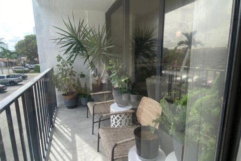 Condo in Hallandale Beach, Florida, 1 bedroom  № 2059261 - photo 12