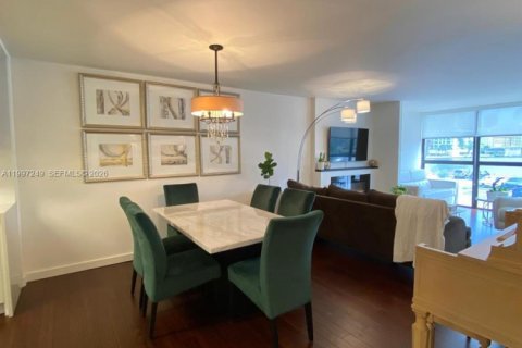 Condo in Hallandale Beach, Florida, 1 bedroom  № 2059261 - photo 25