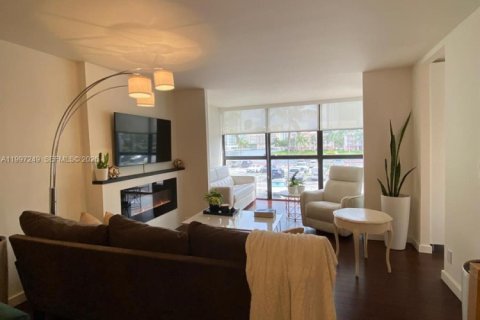 Condo in Hallandale Beach, Florida, 1 bedroom  № 2059261 - photo 5