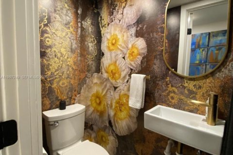 Condo in Hallandale Beach, Florida, 1 bedroom  № 2059261 - photo 19