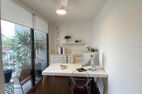 Condo in Hallandale Beach, Florida, 1 bedroom  № 2059261 - photo 18