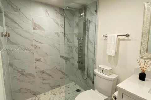 Condo in Hallandale Beach, Florida, 1 bedroom  № 2059261 - photo 22