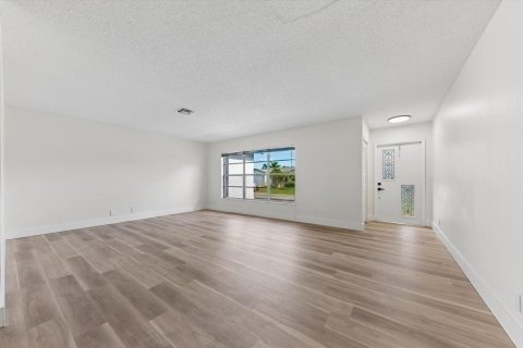 House in Lake Worth, Florida 3 bedrooms, 160.35 sq.m. № 2168838 - photo 7