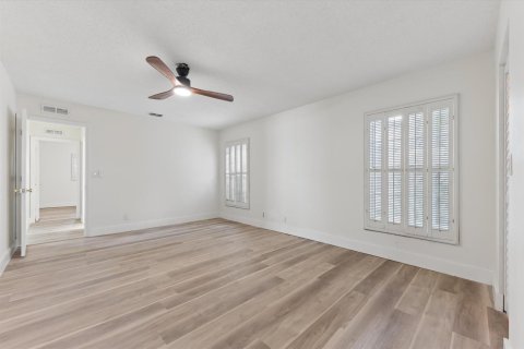 House in Lake Worth, Florida 3 bedrooms, 160.35 sq.m. № 2168838 - photo 19