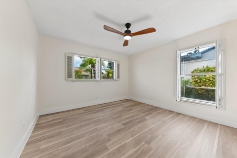 House in Lake Worth, Florida 3 bedrooms, 160.35 sq.m. № 2168838 - photo 21