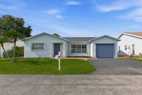 House in Lake Worth, Florida 3 bedrooms, 160.35 sq.m. № 2168838 - photo 3