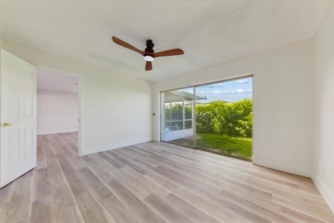 House in Lake Worth, Florida 3 bedrooms, 160.35 sq.m. № 2168838 - photo 25