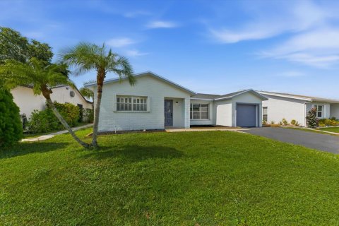 House in Lake Worth, Florida 3 bedrooms, 160.35 sq.m. № 2168838