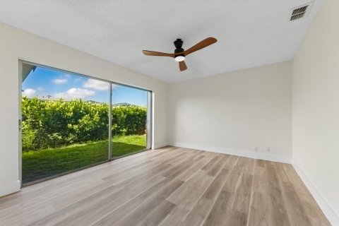 House in Lake Worth, Florida 3 bedrooms, 160.35 sq.m. № 2168838 - photo 24