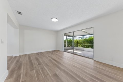 House in Lake Worth, Florida 3 bedrooms, 160.35 sq.m. № 2168838 - photo 16