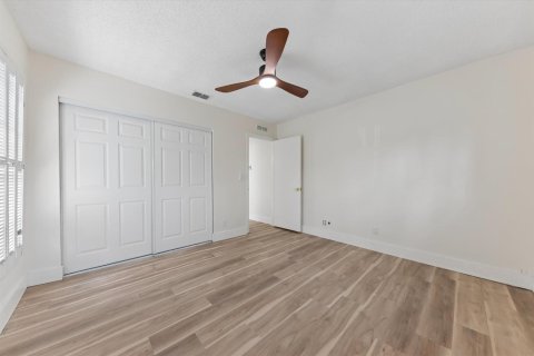 House in Lake Worth, Florida 3 bedrooms, 160.35 sq.m. № 2168838 - photo 22