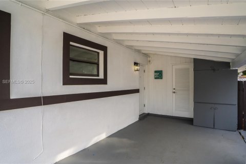 Villa ou maison à vendre à Hollywood, Floride: 2 chambres, 69.12 m2 № 1976861 - photo 4