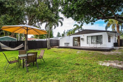 Villa ou maison à vendre à Hollywood, Floride: 2 chambres, 69.12 m2 № 1976861 - photo 7
