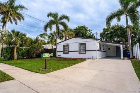 Villa ou maison à vendre à Hollywood, Floride: 2 chambres, 69.12 m2 № 1976861 - photo 1