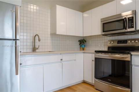 Villa ou maison à vendre à Hollywood, Floride: 2 chambres, 69.12 m2 № 1976861 - photo 15