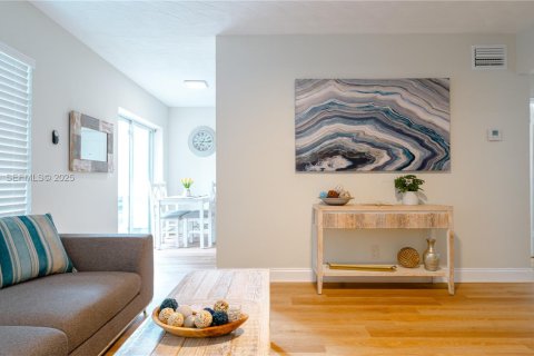 Villa ou maison à vendre à Hollywood, Floride: 2 chambres, 69.12 m2 № 1976861 - photo 20