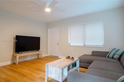 Villa ou maison à vendre à Hollywood, Floride: 2 chambres, 69.12 m2 № 1976861 - photo 21