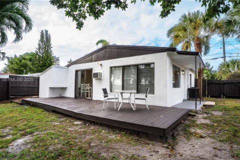 Villa ou maison à vendre à Hollywood, Floride: 2 chambres, 69.12 m2 № 1976861 - photo 12