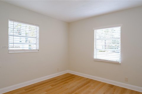 Villa ou maison à vendre à Hollywood, Floride: 2 chambres, 69.12 m2 № 1976861 - photo 24