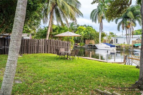 Villa ou maison à vendre à Hollywood, Floride: 2 chambres, 69.12 m2 № 1976861 - photo 13