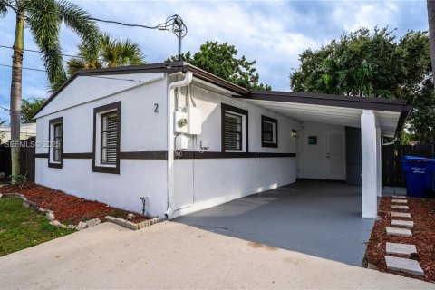Villa ou maison à vendre à Hollywood, Floride: 2 chambres, 69.12 m2 № 1976861 - photo 3