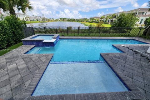 Casa en alquiler en Palm Beach Gardens, Florida, 5 dormitorios, 491.64 m2 № 1938503 - foto 22