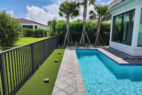 Casa en alquiler en Palm Beach Gardens, Florida, 5 dormitorios, 491.64 m2 № 1938503 - foto 24