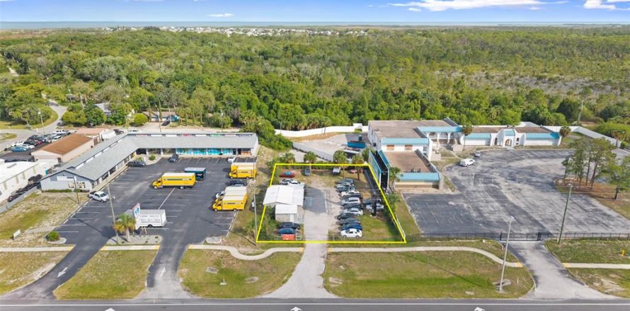 Commercial property in Hudson, Florida 121.79 sq.m. № 2218597