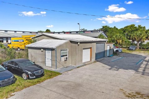 Commercial property in Hudson, Florida 121.79 sq.m. № 2218597 - photo 12