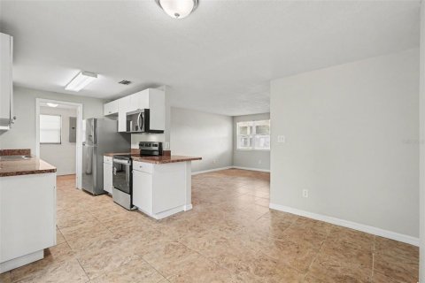 Casa en alquiler en Tampa, Florida, 3 dormitorios, 80.27 m2 № 2106493 - foto 12